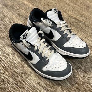 Mens Nike Dunks Low Customized
Mens Size 9